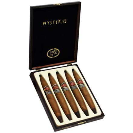 La Flor Dominicana Ligero Mysterio