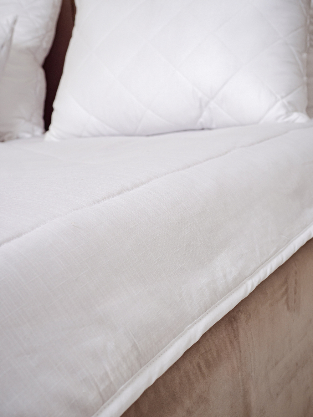 Одеяло  ЛЕЖЕБОКА Лён и Бамбук 200х220 в сатине, всесезонное 300 г/м2, цвет белый, 5744-220-3
