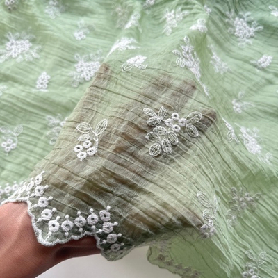 Вышивка Лиссабон (на жатой зеленой органзе)