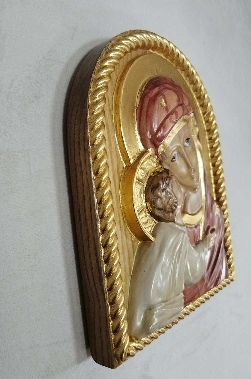 Деревянная икона Пресвятой Богородицы