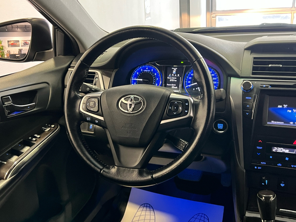 Toyota Camry, 2015 год