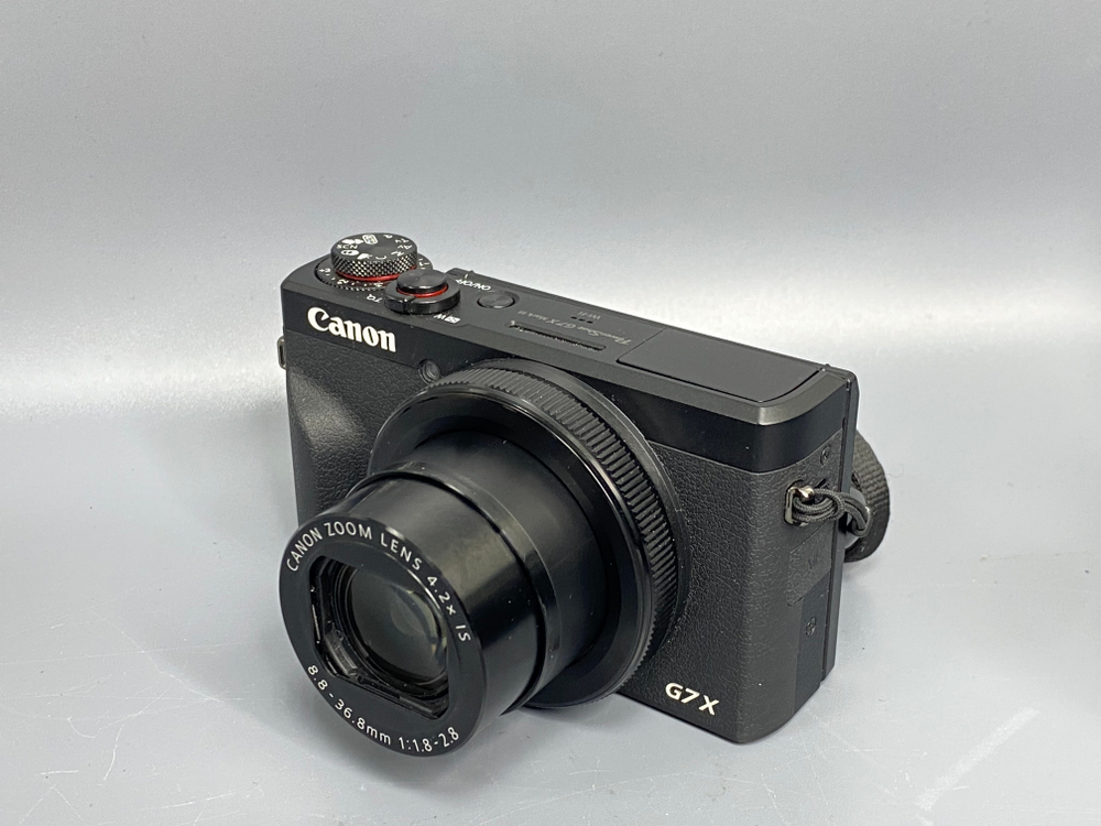 Canon G7X Mark III