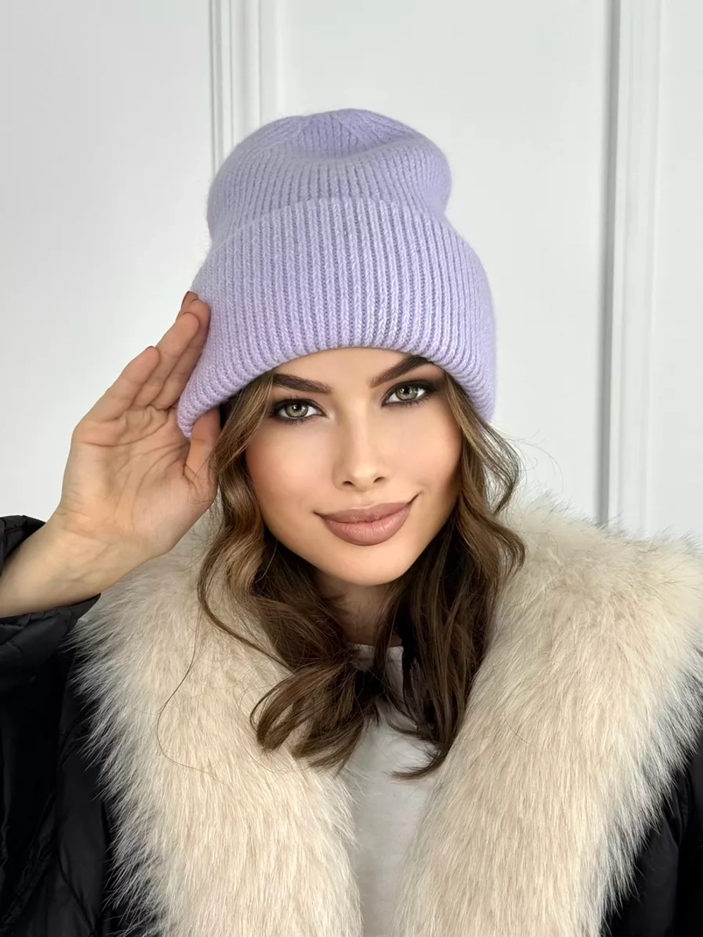 шапка зимняя из ангоры с отворотом вязаная