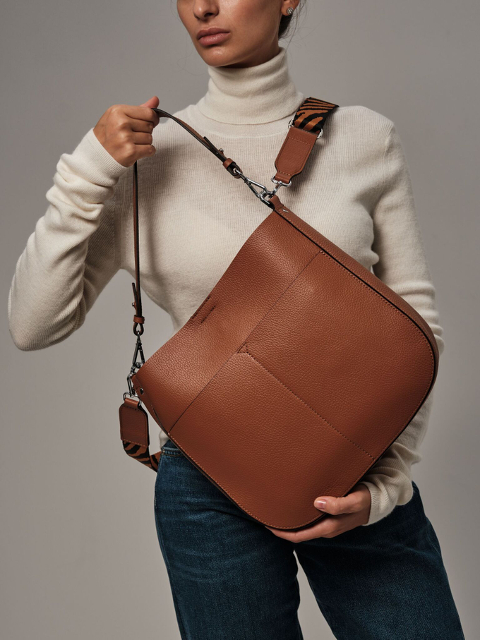 Сумка кожаная на плечо кросс-боди коричневая