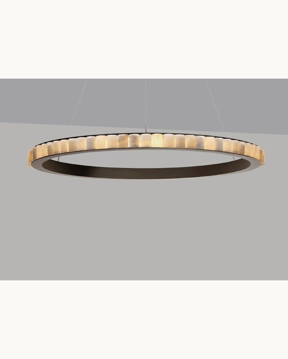 Шикарные модели в золоте и классическом черном цвете 🤍