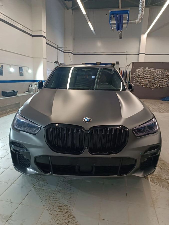 BMW в виниловую пленку Carbins Cold Gray SCM-01