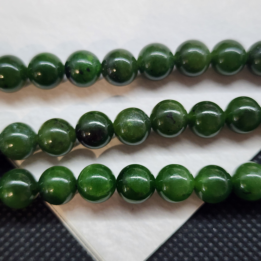 Нефрит природный, бусины 8мм, штучно