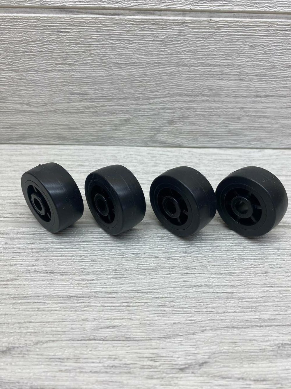 Колесо для мебели прорезиненное ролик для дивана диаметр 40 мм отверстие 8 мм 4 шт