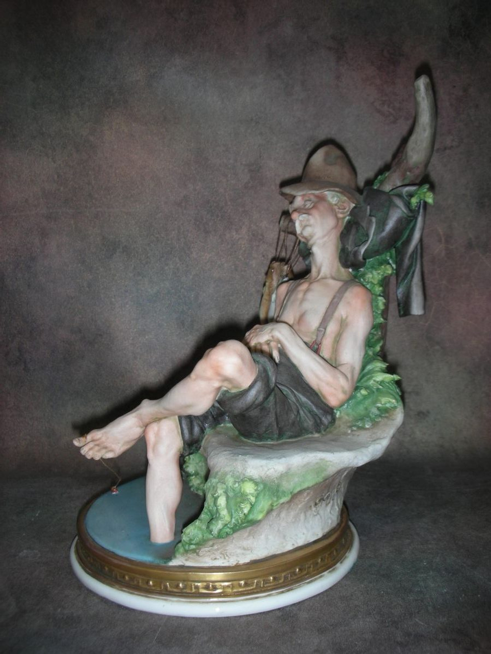 Статуэтка. Фарфор. Спящий рыбак. Capodimonte. Италия