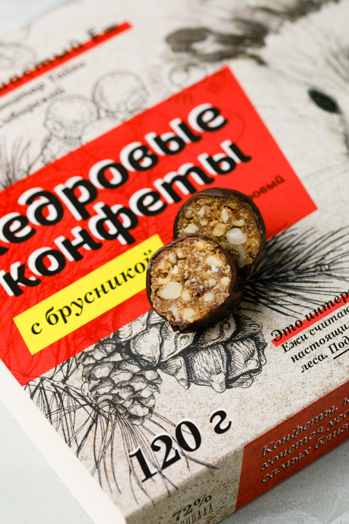 Кедровые конфеты "с Брусникой" в шоколаде ручной работы / 120 гр / грильяж / Солнечная Сибирь