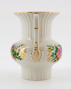 Фарфоровая ваза "Ажурная" с цветочным декором. Авт.:Яровой В. Г., Бойко Е. Л. ЛОЗ, СССР, 1970-е гг.