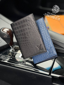 Обложка для паспорта из кожи крокодила Louis Vuitton