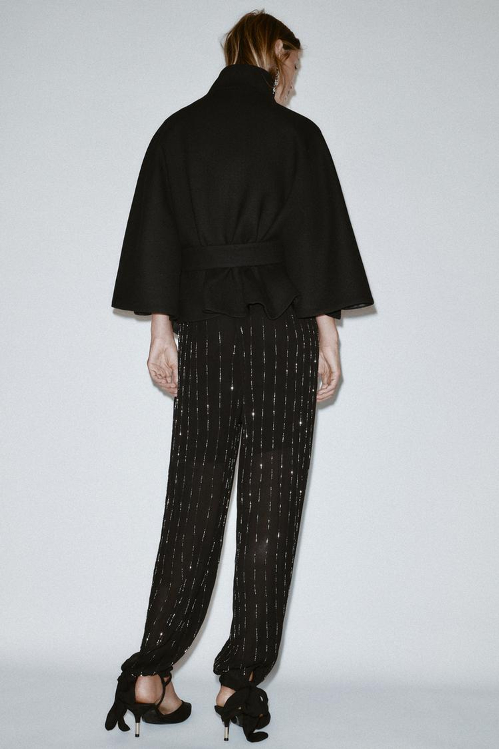 ZARA КОРОТКОЕ ПАЛЬТО-НАКИДКА С ПОЯСОМ ИЗ ШЕРСТИ, ЧЕРНЫЙ