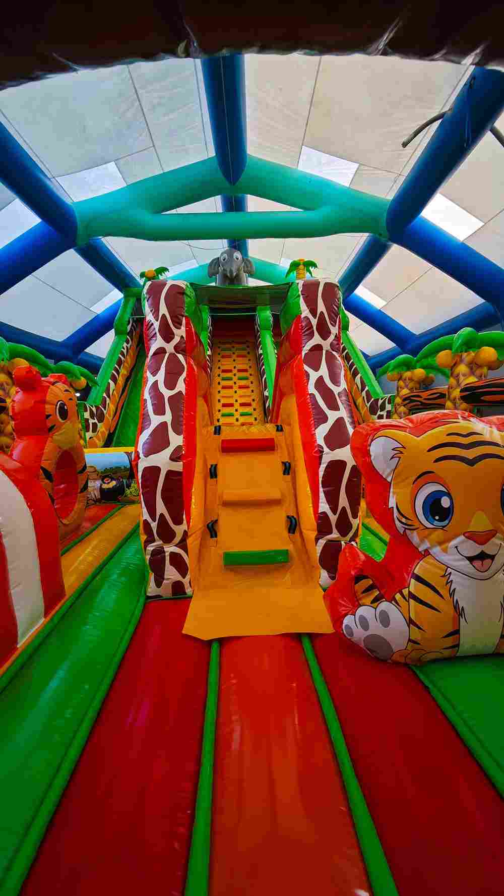 Коммерческий надувной батут «Мир Сафари», 14*7*7,5 м