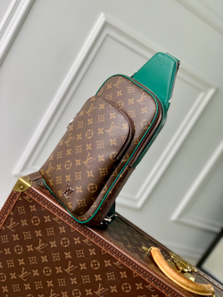 Louis Vuitton Avenue Slingbag NM