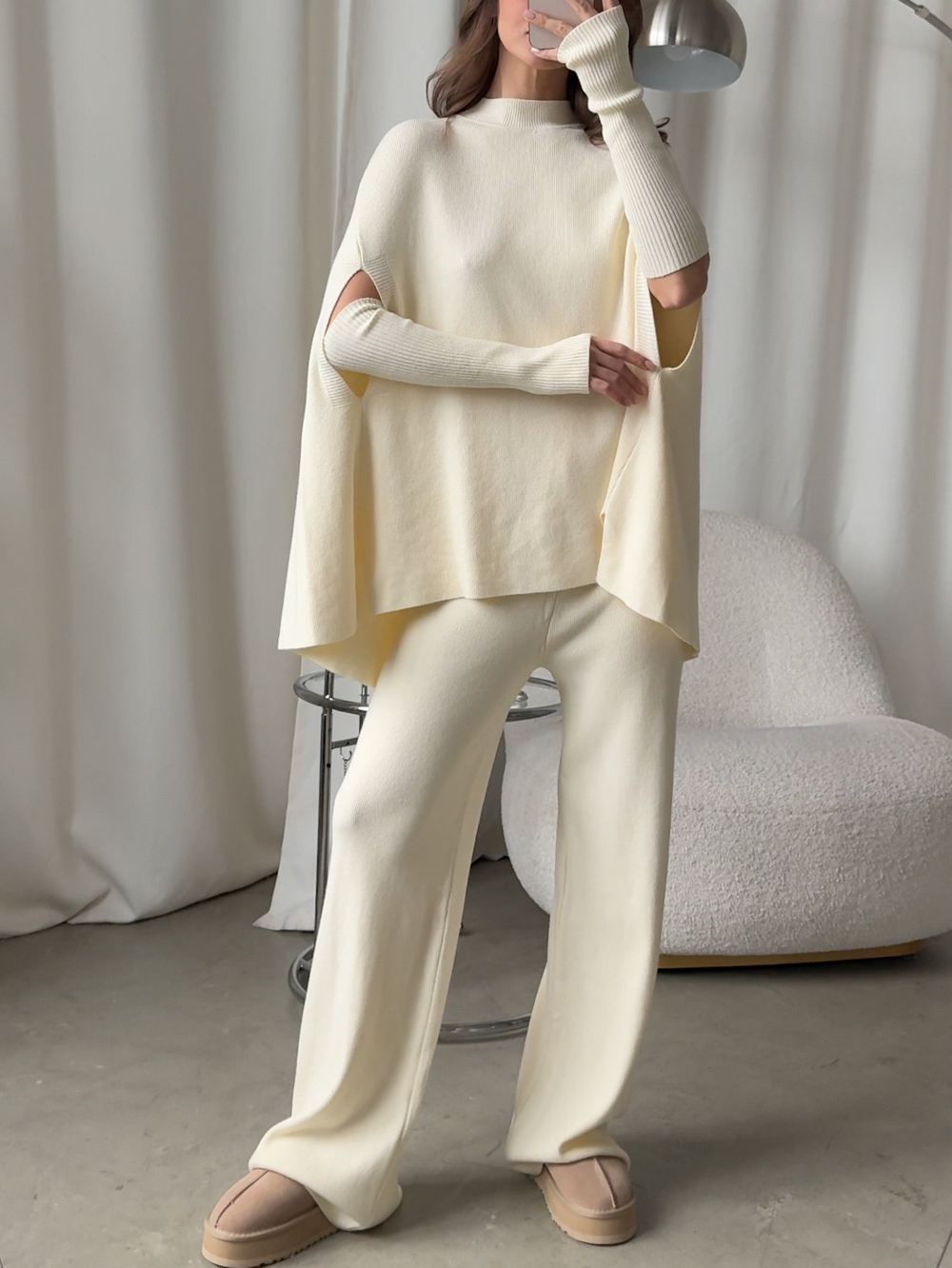 Комплект вязаный, брюки и пончо с нарукавниками