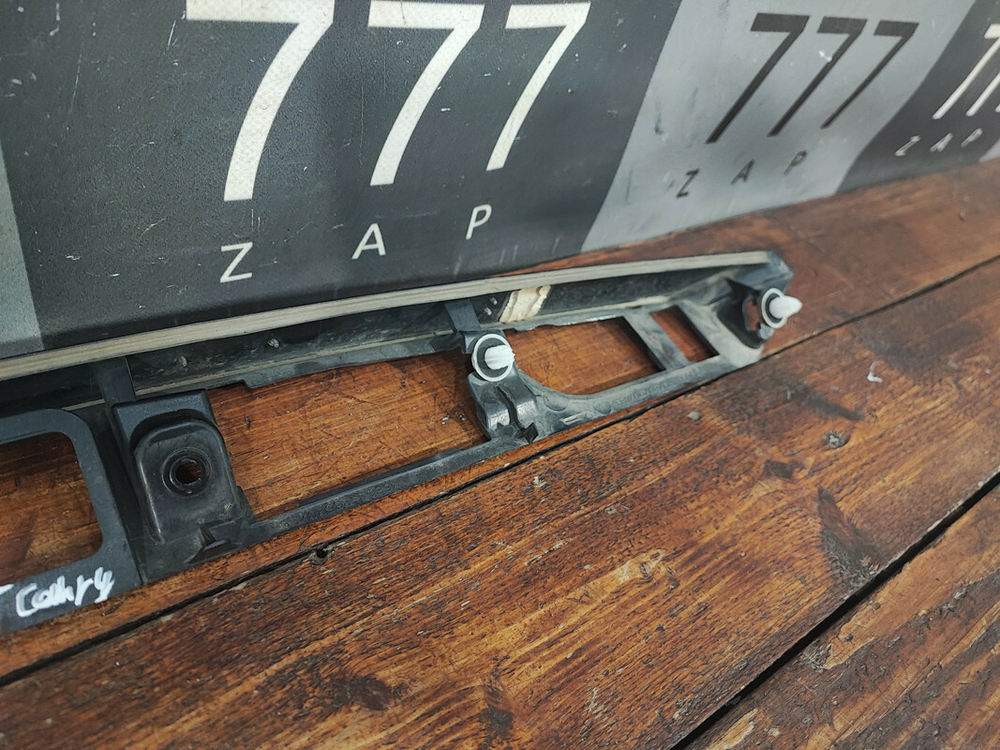 Накладка крышки багажника Toyota Camry (XV70) 17-нв Б/У Оригинал 7681133520