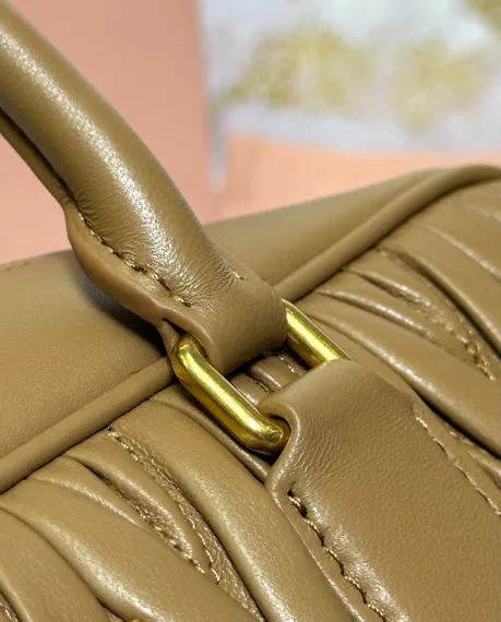 Сумка MIU MIU Arcadie matelassé из кожи наппа, карамельный