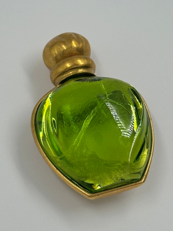 Брошь в виде флакона Christian Dior