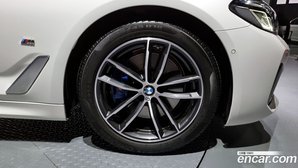 BMW 5 Series (G30) 520i M Sports (09.2021)