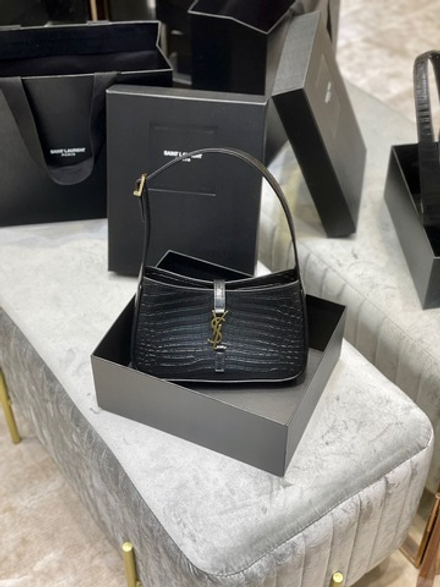Saint Laurent Le 5 à 7 Hobo Bag