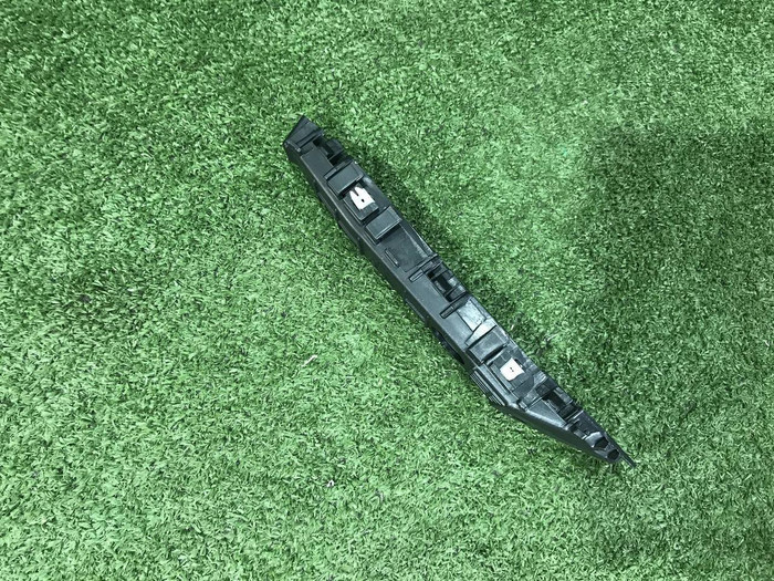 Кронштейн переднего бампера левый Kia Rio 4 FB (2017-2020) седан