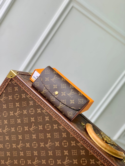 Louis Vuitton Emilie Wallet
