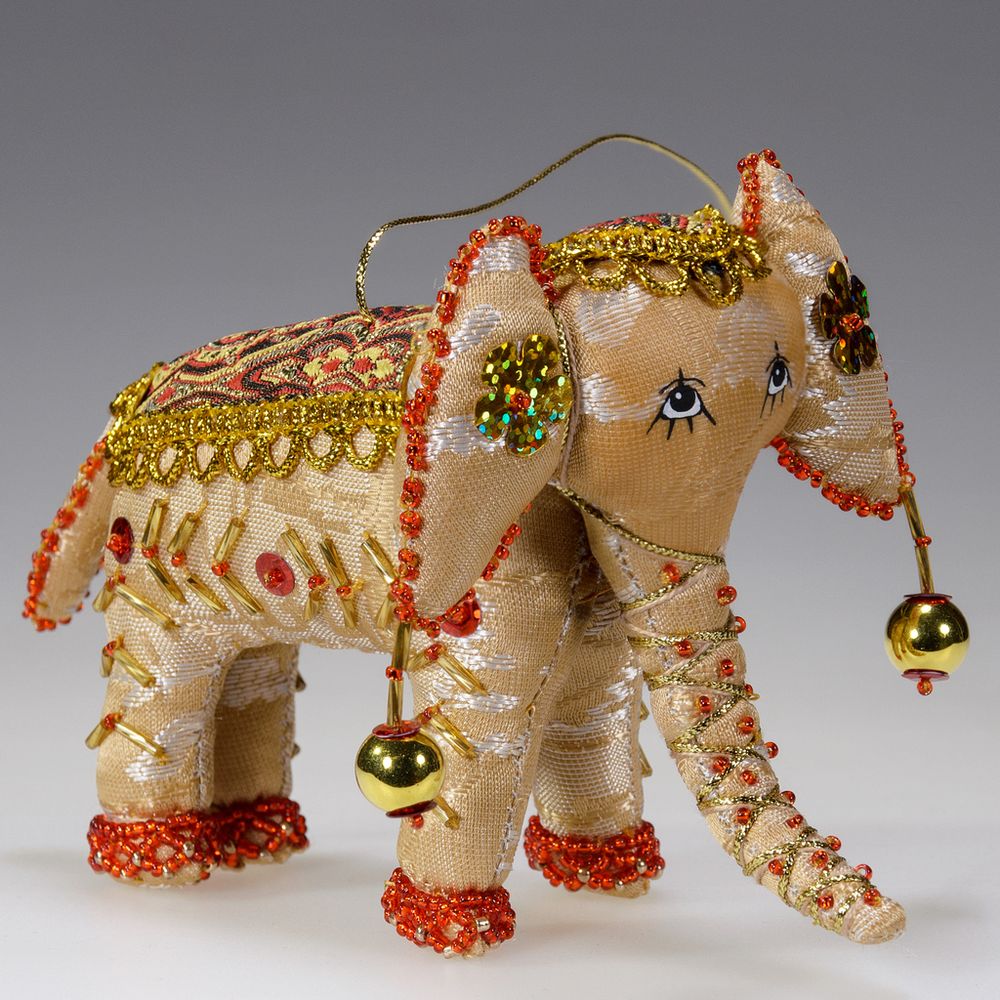 Бисерная ёлочная игрушка Слон