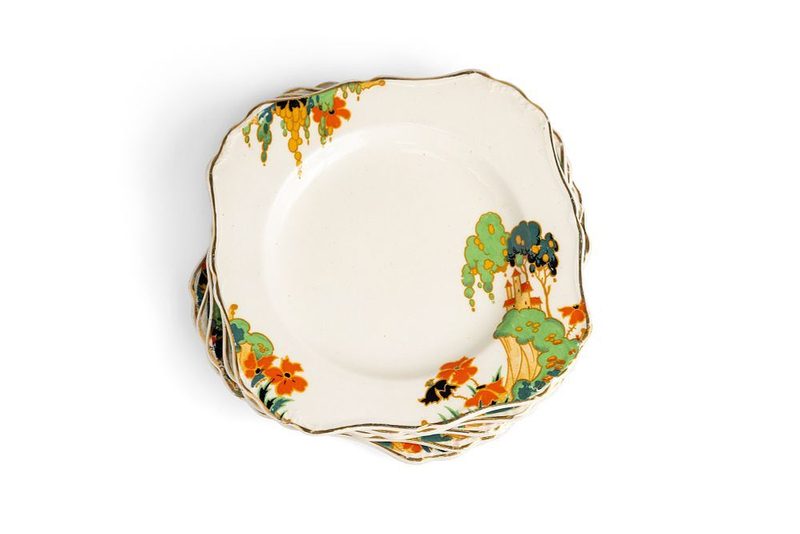 Пять десертных тарелок из сервиза «Сказочные замки» в стиле ар-деко