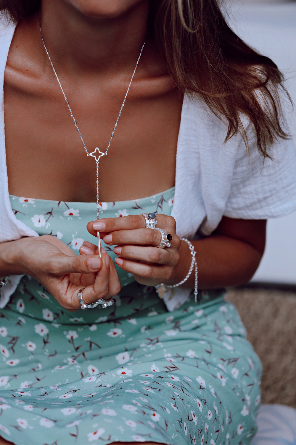 Колье-галстук «Клевер» с бусинами из лабрадорита