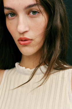 ZARA ТРИКОТАЖНЫЙ ТОП С БАСКОЙ, ЭКРЮ