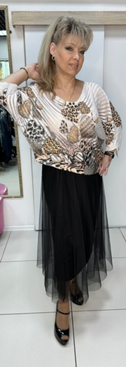 Яркий трикотажный джемпер-блузон с перфорацией