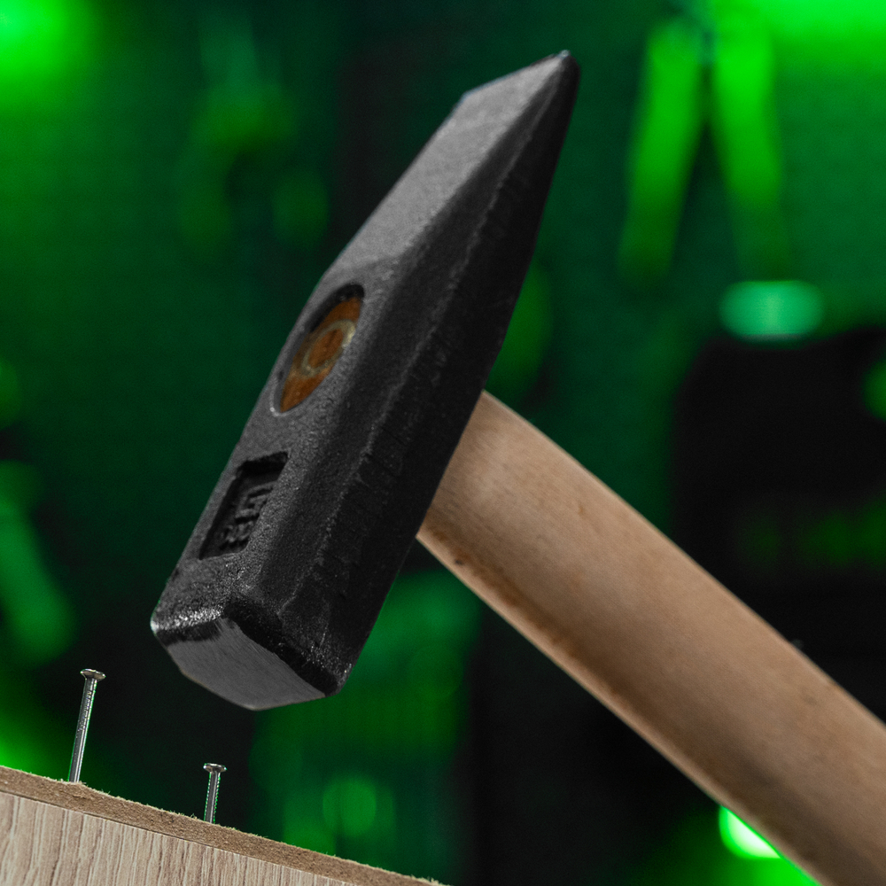 Молоток слесарный, 300 г, квадратный боек, деревянная рукоятка// Сибртех