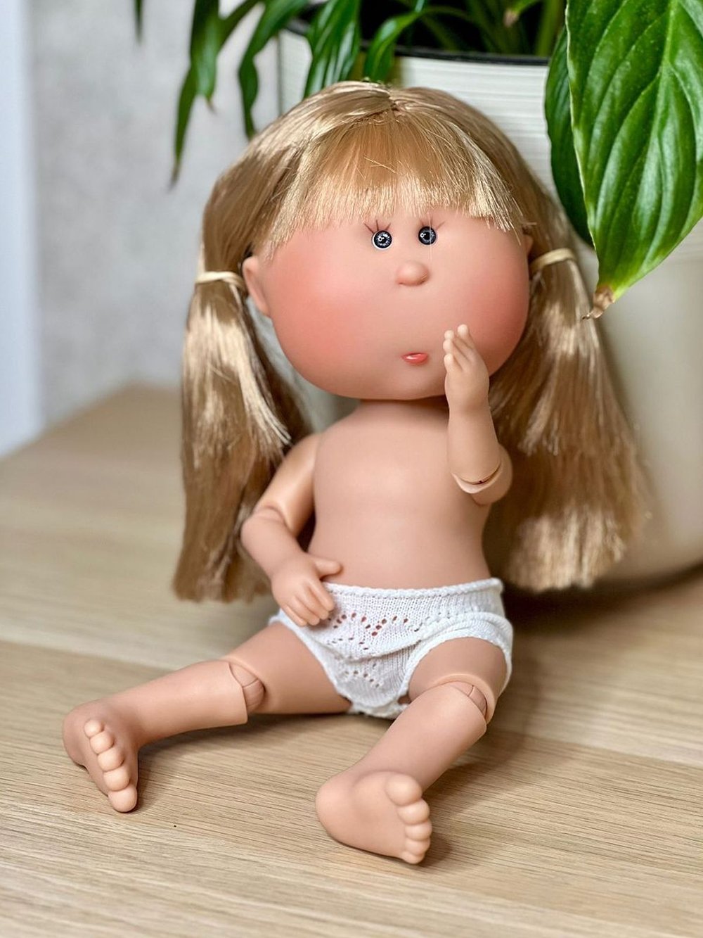 Кукла Nines виниловая 30см MIA шарнирная без одежды (1211W1)