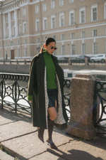 Темно-зеленое двубортное пальто