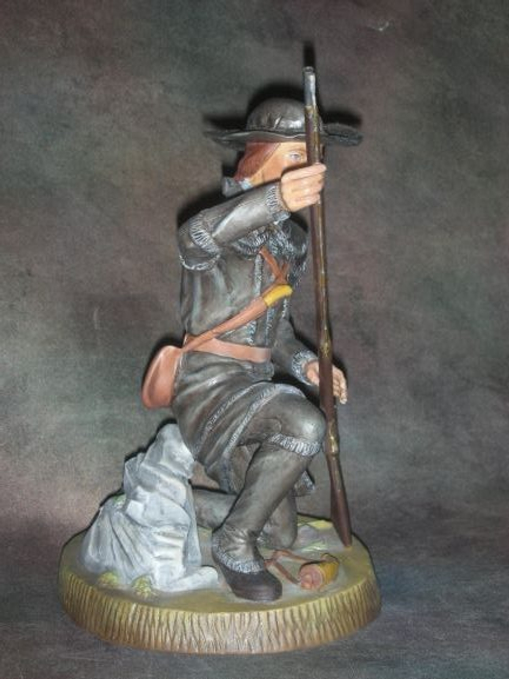 Статуэтка. Фарфор. Солдат революционер стрелкового батальона 1776. Royal Doulton. Англия