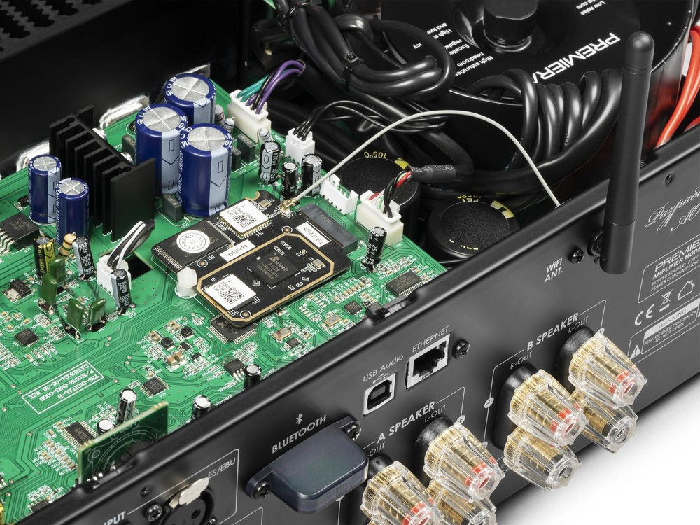 Premiera T3S — интегральный стереоусилитель класса AB с ламповым каскадом предварительного усиления и сетевым проигрывателем