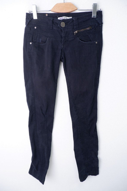 Джинсы Bershka темные 40 размер