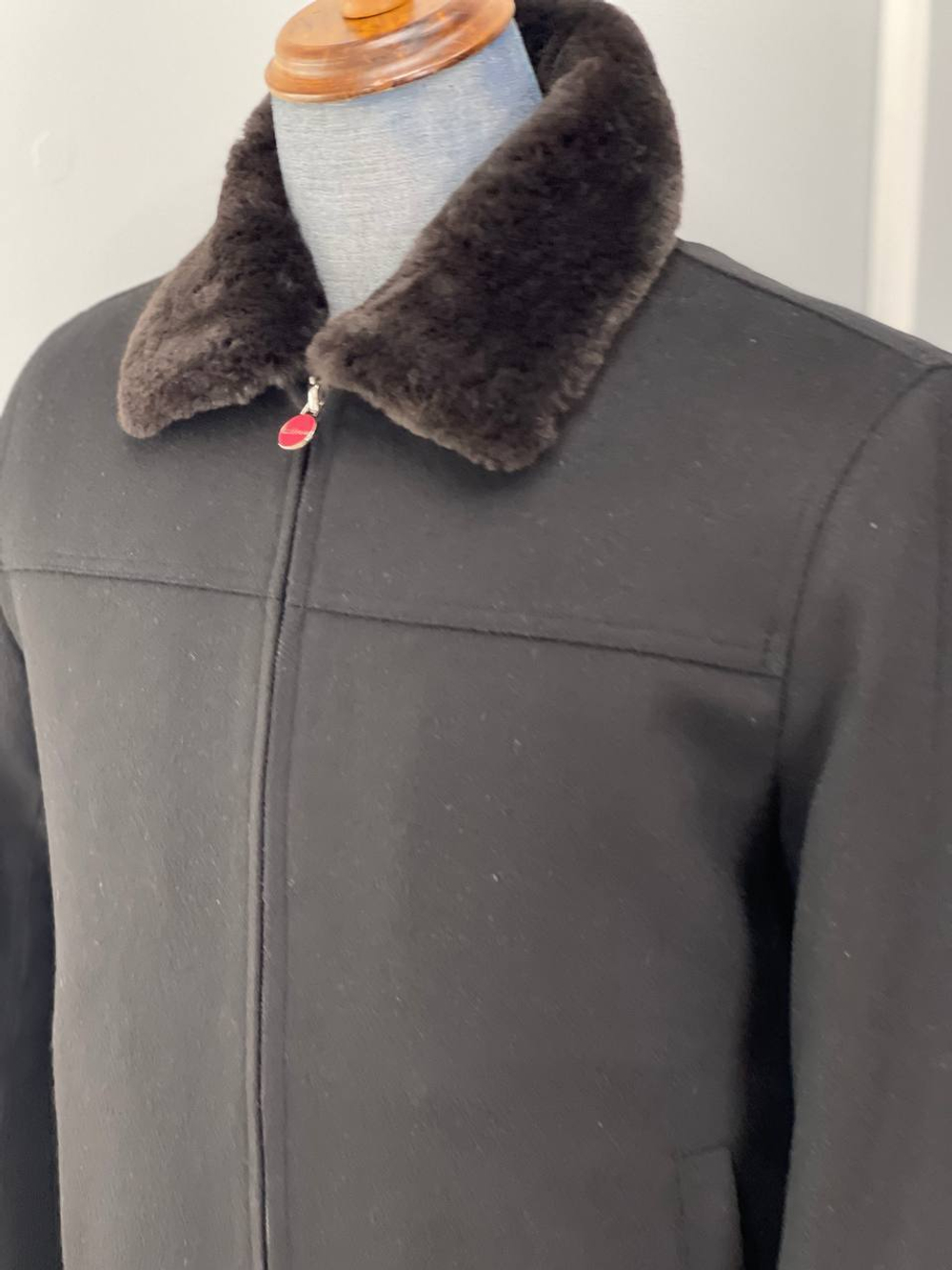 Кашемировая куртка Kiton внутри с мехом