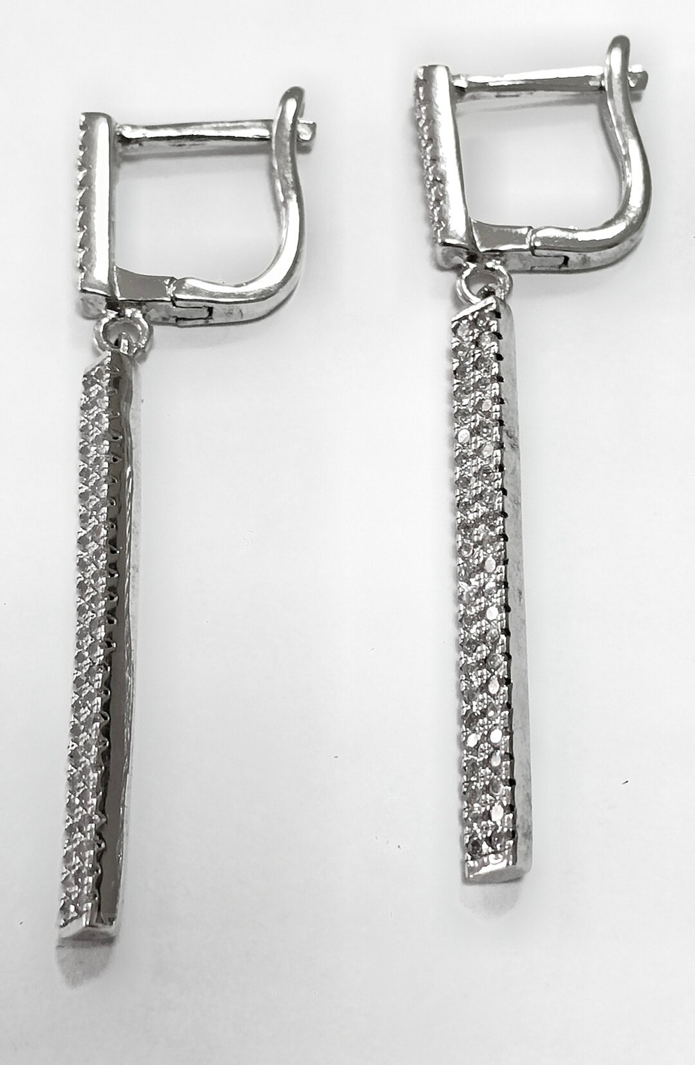 Ювелирные серьги из серебра с фианитами