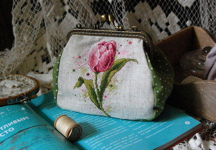 Косметичка с тюльпаном