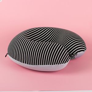 Подушка дорожная Stripes Black