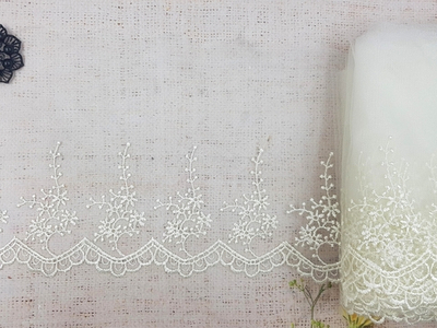 Вышивка на сетке, ш. 19 см, светлый айвори