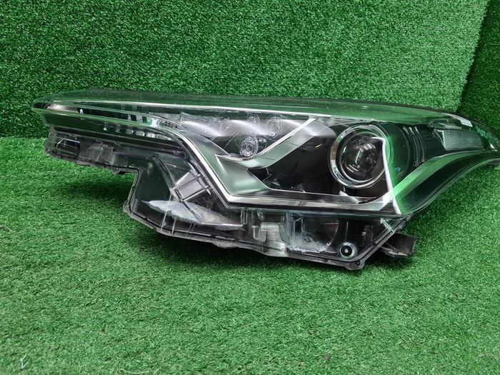 Фара левая Toyota C-HR (2016-2019) галоген