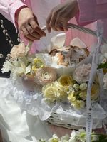 Корзина пасхальная в нежно-розовых оттенках. Кулич 450 гр