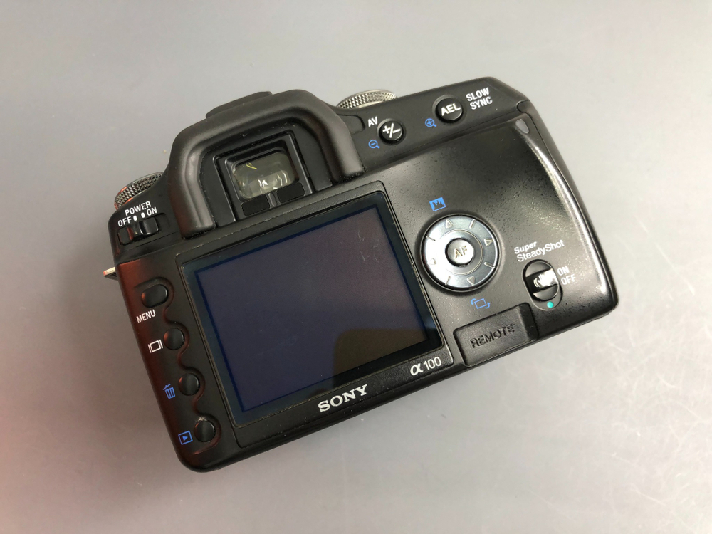 Sony A100 Kit 18-70mm DT 3.5-5.6 Macro