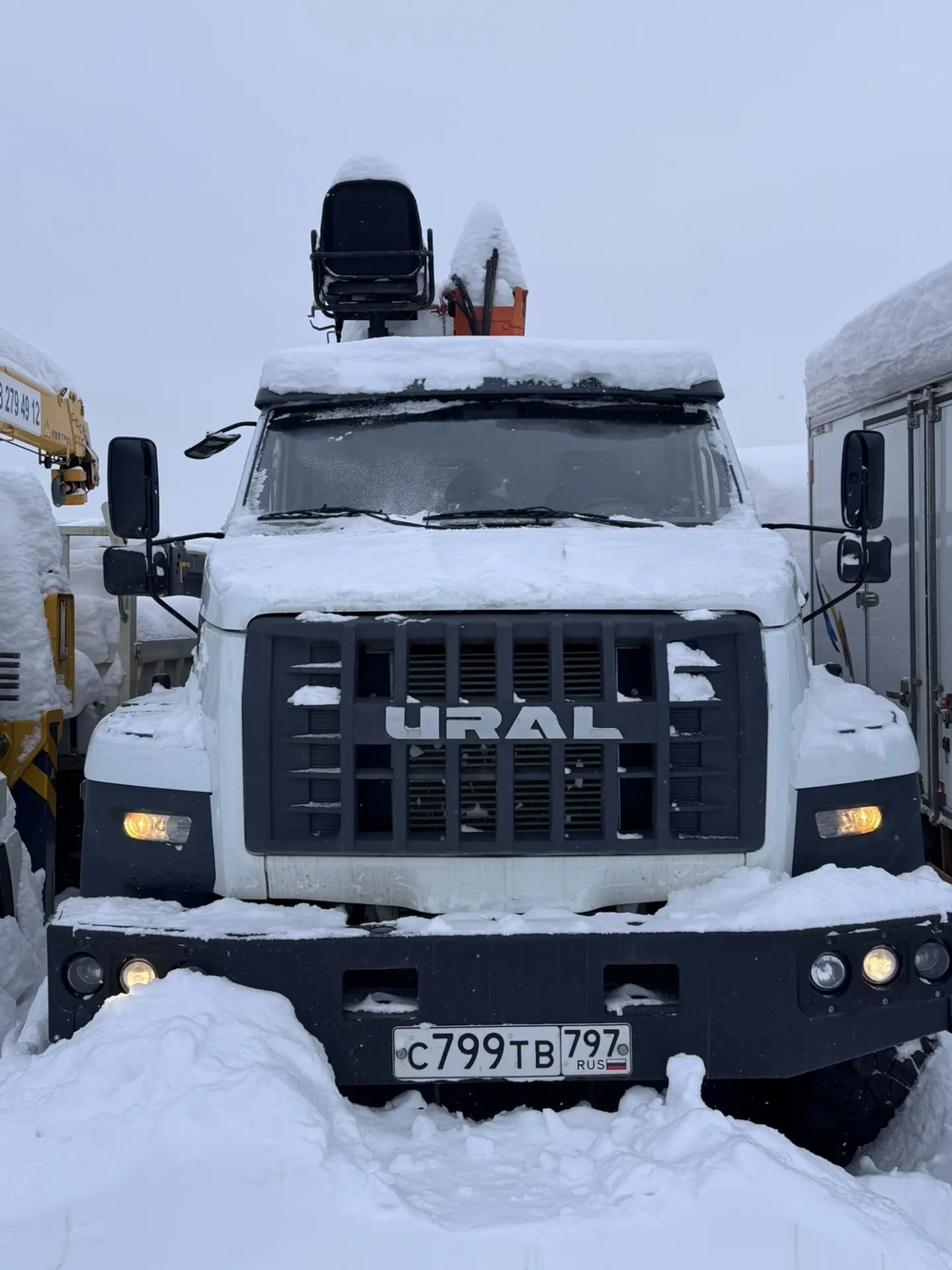 Ural NEXT 4320 6x6 Бортовой с КМУ U1B1A1 	(Дизельный, 6,7 л, 273 л.с., МТ)