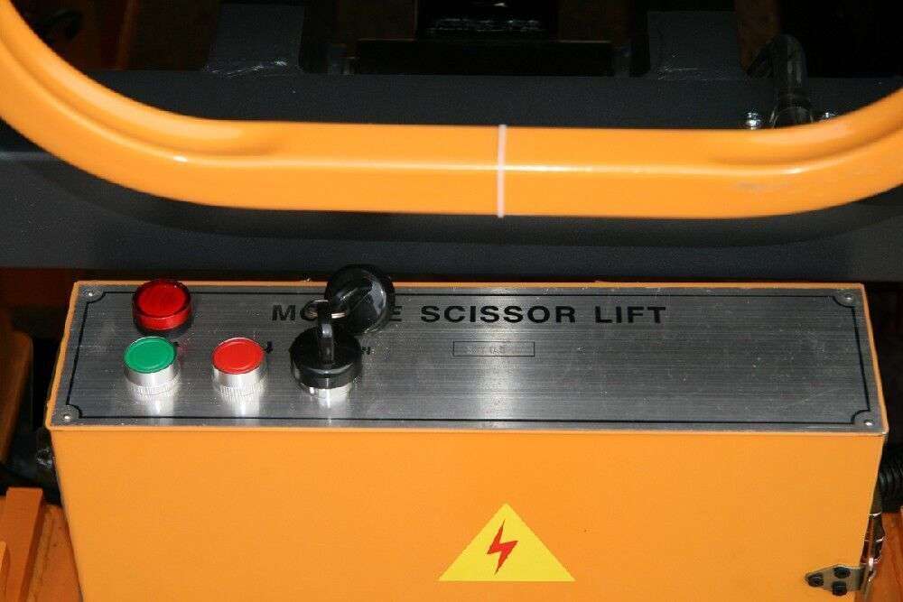 Подъемник ножничный несамоходный SJY-0.3-13 (AC 300 кг; 13 м) SMARTLIFT (SMART)