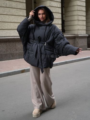 Черный пуховик летучая мышь с поясом