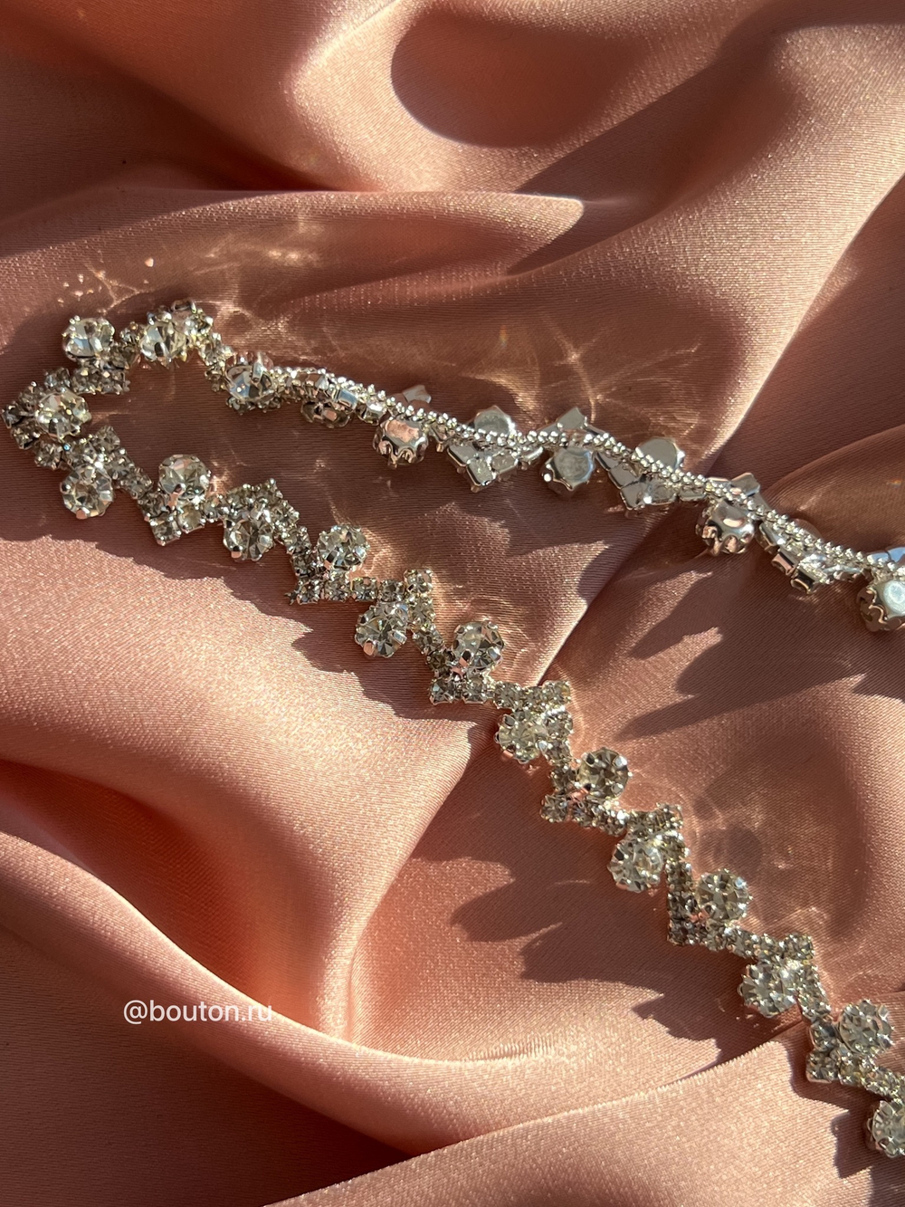 Стразы на цепочке диагональ